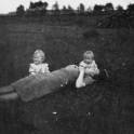1941 Janna Soer met Kitty en Henk