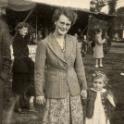 1947 Tina Pals-Bouwman en Diny