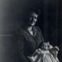 1951 Tina Pals-Bouwman met Tienke